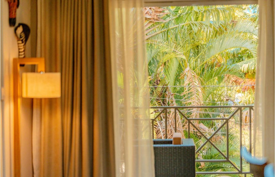 Pereybere Beach Paradise 4 Bedroom Apt Exterior photo